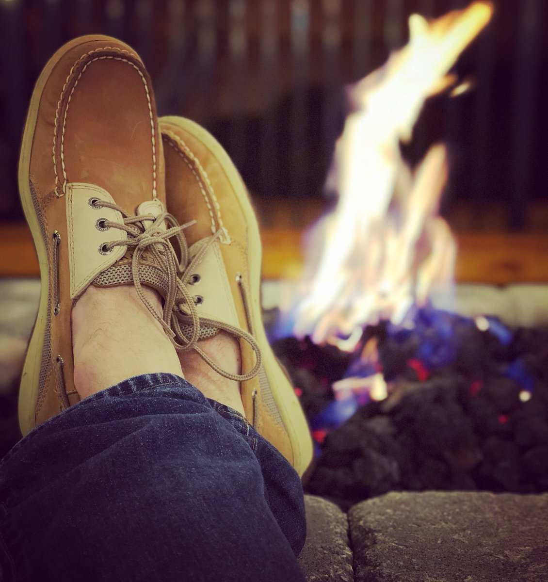ADChernoff's tweet photo. Rocking the @sperry shoes in front of the π₯. #NotABadNight https://t.co/JF72mJFFE8