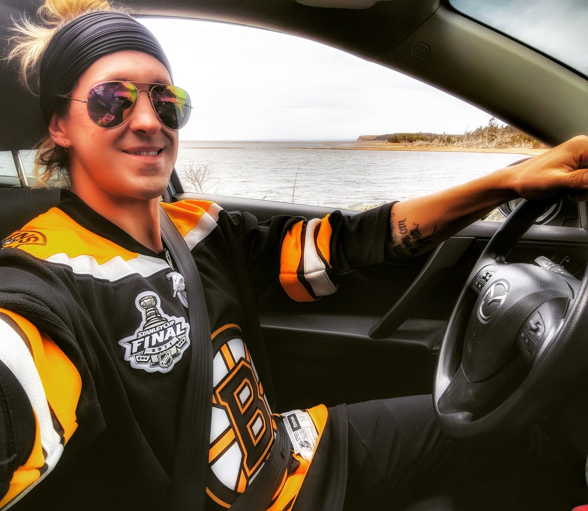M4SONIK's tweet photo. The @NHLBruins are the greatest sports team of all time. Proud to be a fan. #StanleyCup #goBruins #WeWantTheCup 🏒🐻 https://t.co/UUmR35BiOX