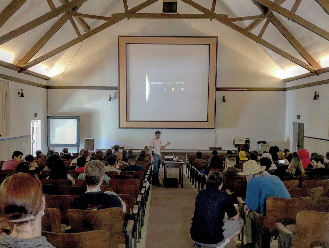 @CarnegieAstro astronomer @astrojrich giving an introduction to @MtWilsonObs ‘s first STEM program of the year! #STEM #mountwilsonobservatory #carnegieastronomy