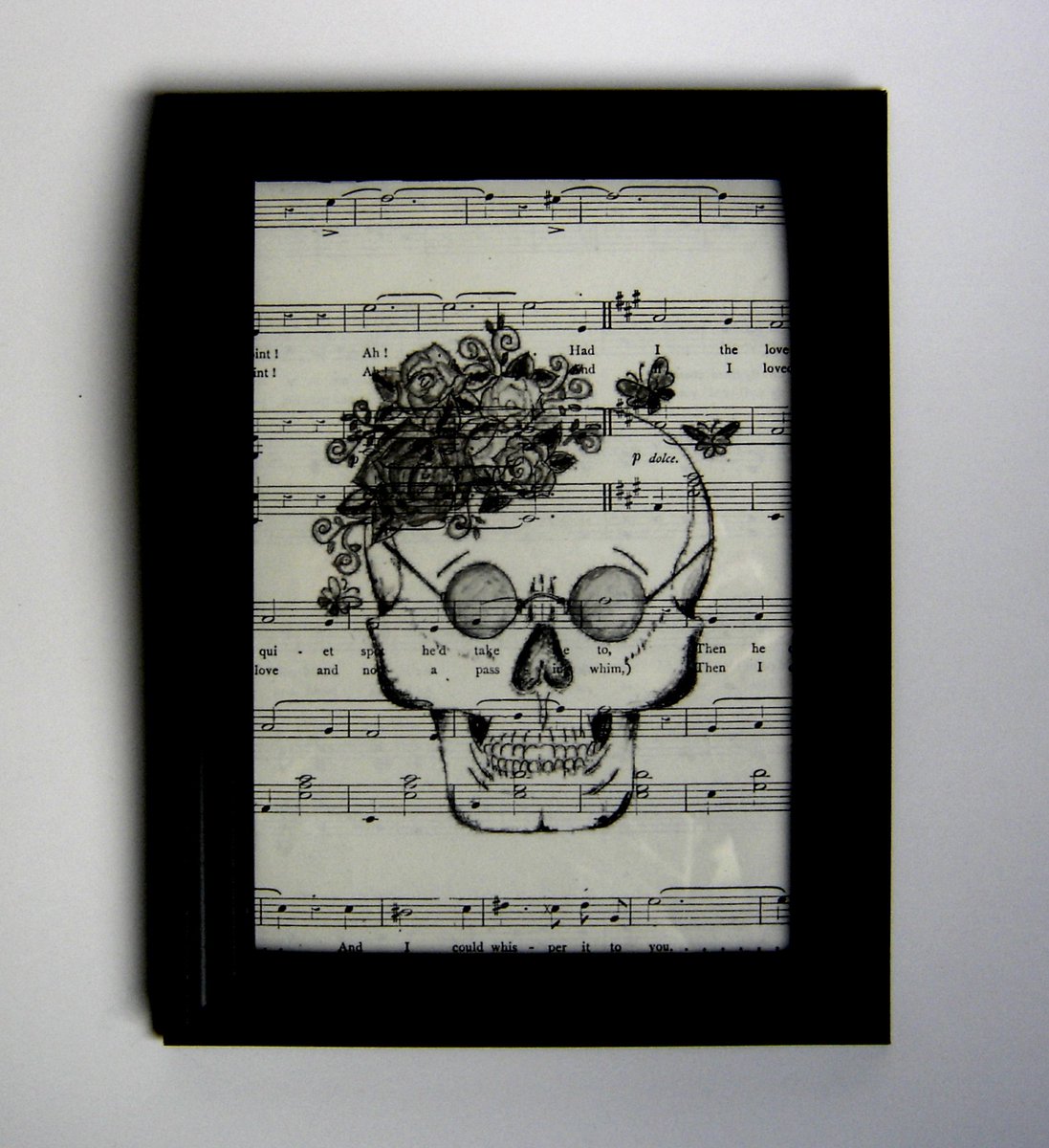 BBBsDesigns's tweet photo. #Skullflowers #pictureprint #musicnotesheet #giftforher #femaleskeleton #funhalloween #blackandwhite #diadelosmuertos #festive #handmade #vintage #wallartdecor #Tattoostyle 
https://t.co/Non8Mm4tm8 https://t.co/imvrDrZqFn