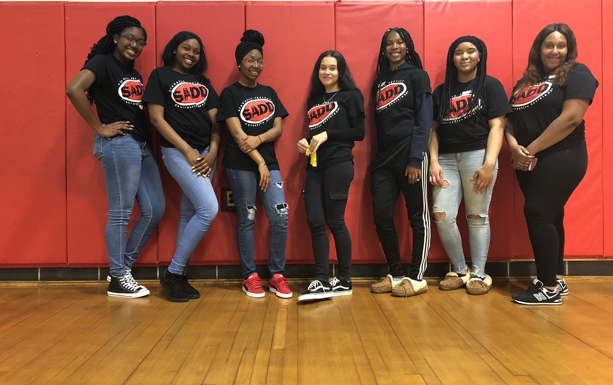 MiddletownSADD's tweet photo. MHS SADD students are at it again making a difference in the community! Today 7 of our students led workshops and activities for 2 hours for 35 6th graders on positive self-image! The students &amp; staff loved what we did!! A true community collaboration!! https://t.co/2eUKDVXvbW