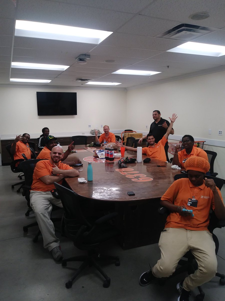 rian_clarke's tweet photo. Wonderful Wednesday at 6378. Chips and dip. Thank you team for all you do. https://t.co/4lRWroMQA7