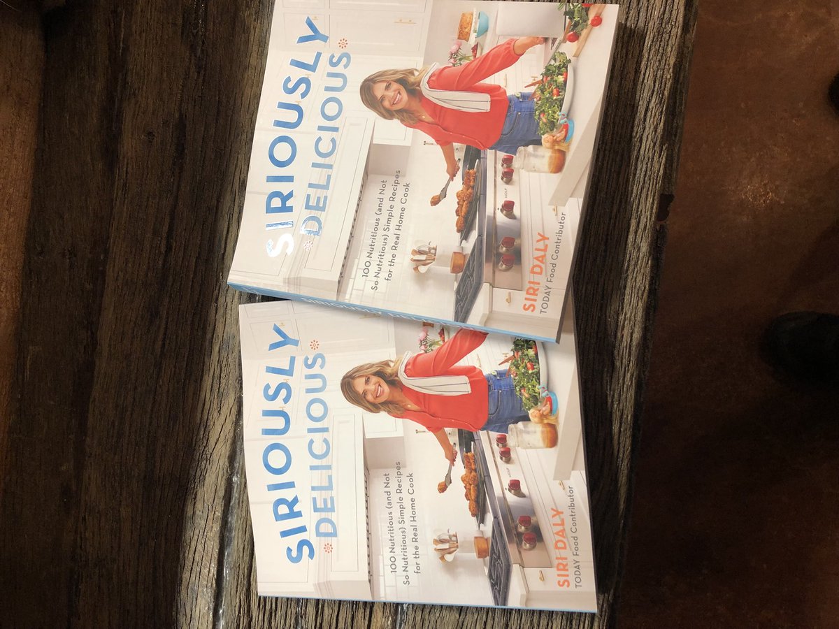 blakeshelton's tweet photo. Just got my @siriouslydelish cook books today!!! Hey Siri.. Do these come in hard back?!! https://t.co/n9s1nw1h9r