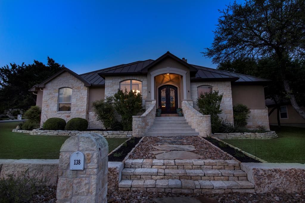 AbsoluteCharmRE's tweet photo. Five bedroom, three and a half bathroom show stopper located in stunning Stone Ridge! Enjoy the outdoors on the spacious back porch and sprawling lawn with room for pool. #fredericksburgtx #realestate #fbg #absolutecharm https://t.co/UWNmhCB7mj
