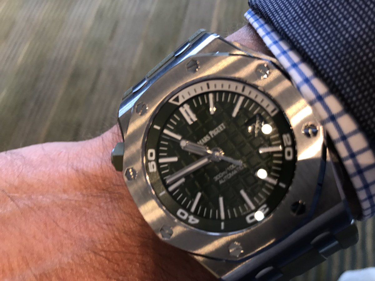 LJ__andrew's tweet photo. Barrier draw for Champions Day at Sha Rin including The @AudemarsPiguet QE II starts in 15 mins 😁 #APQEII #RoyalOakOffshoreDiver https://t.co/9SZ1OVRdUk