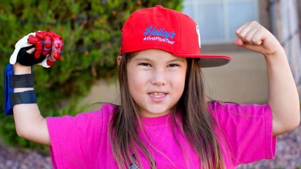 fancaster's tweet photo. Girl with 3D-printed hand throws first pitch at Giants game https://t.co/bftm71xSmY Via @fancaster #Giants #SFGiants #3DPrintedHand #HaileyDawson https://t.co/hlNz8nvKkF