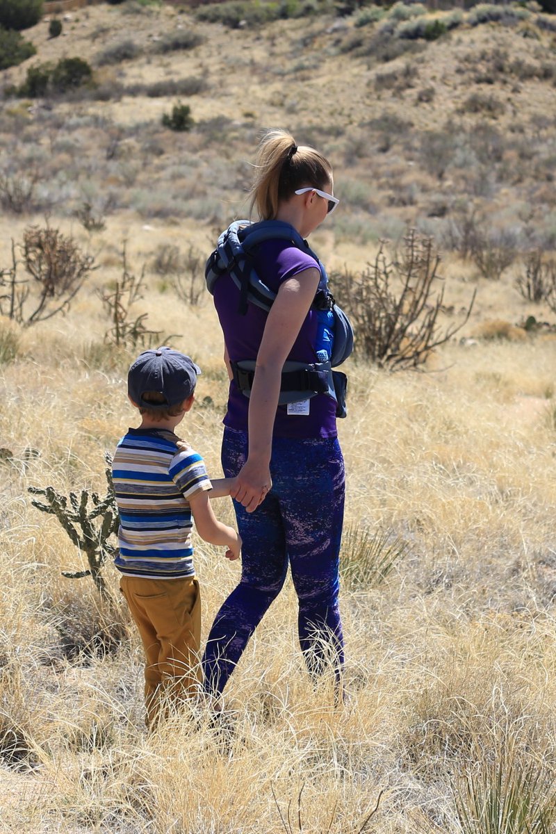 amodernmomblog's tweet photo. Clay went on his first big adventure exploring the arroyo. Although he slept the whole time. I guess the @Ergobaby carrier is just that comfy. See more AD https://t.co/eHJWkg8mCk #CoolOmni360
#InMyErgo https://t.co/q5bEZBLMHB
