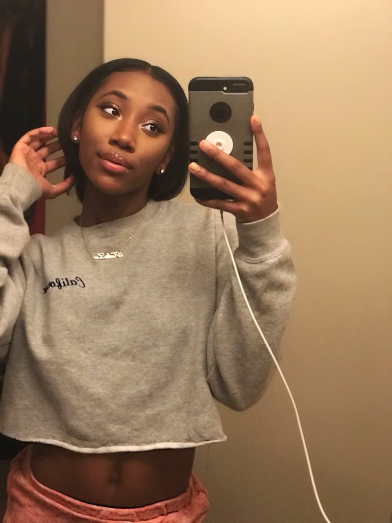 KyAkiaa's tweet photo. “That’s a real one in your reflection”👏🏾 https://t.co/xJpzz64aSc