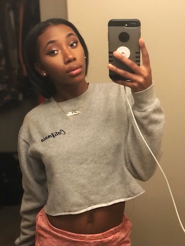 KyAkiaa's tweet photo. “That’s a real one in your reflection”👏🏾 https://t.co/xJpzz64aSc