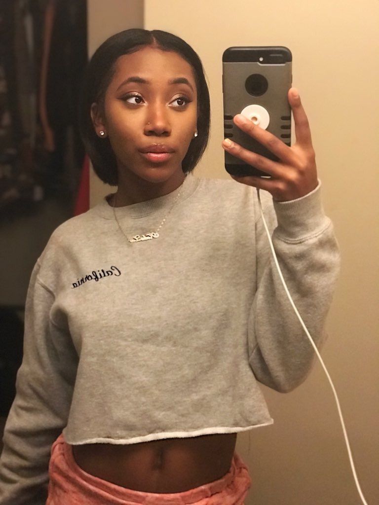 KyAkiaa's tweet photo. “That’s a real one in your reflection”👏🏾 https://t.co/xJpzz64aSc