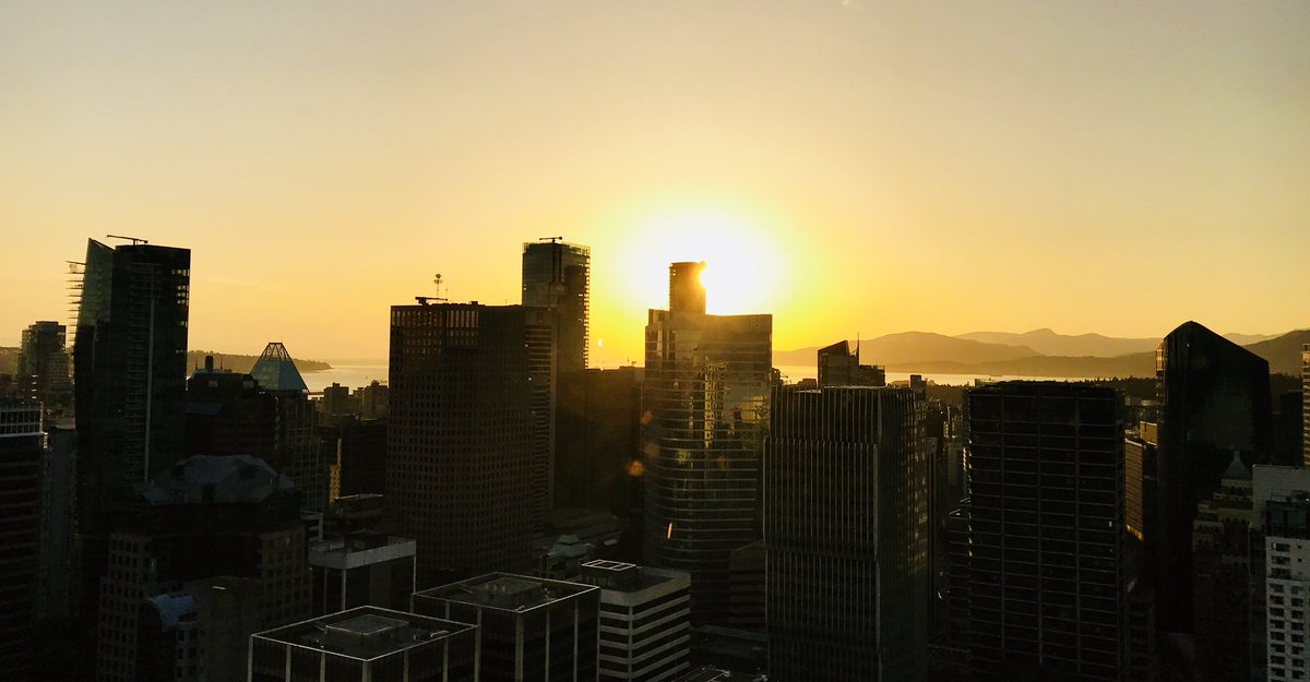 frecklebugs's tweet photo. Golden hour so close @VanLookout #tourismchallenge2018 #veryvancouver #explorebc https://t.co/r8NSNkKg4q