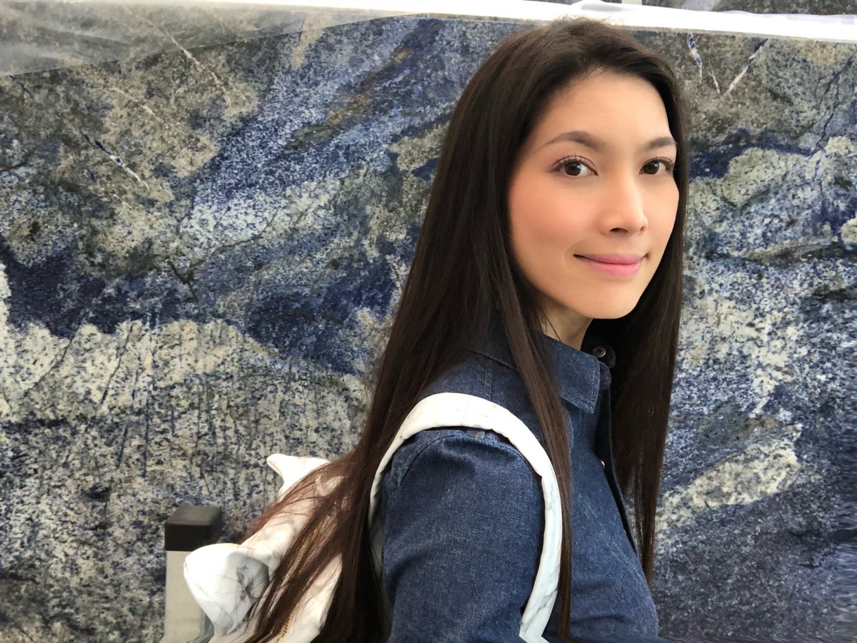 yuiwhitefront's tweet photo. •••• Forget the 🦋 butterflies, I feel the whole zoo 🐘🦍🦏🦓 when I see you....•••• 🤗😂💯💕 I only pick the marble that make me tick!!! 🦋💙✨Introducing Azul Bahia, pre order yours now!! Limited quantities are coming soon!! https://t.co/lERJvRT5EZ