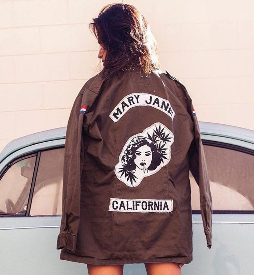 If we could all just take a moment to appriciate this jacket (photo). 😍
#vidakush #maryjaneglow #highgirlsclub