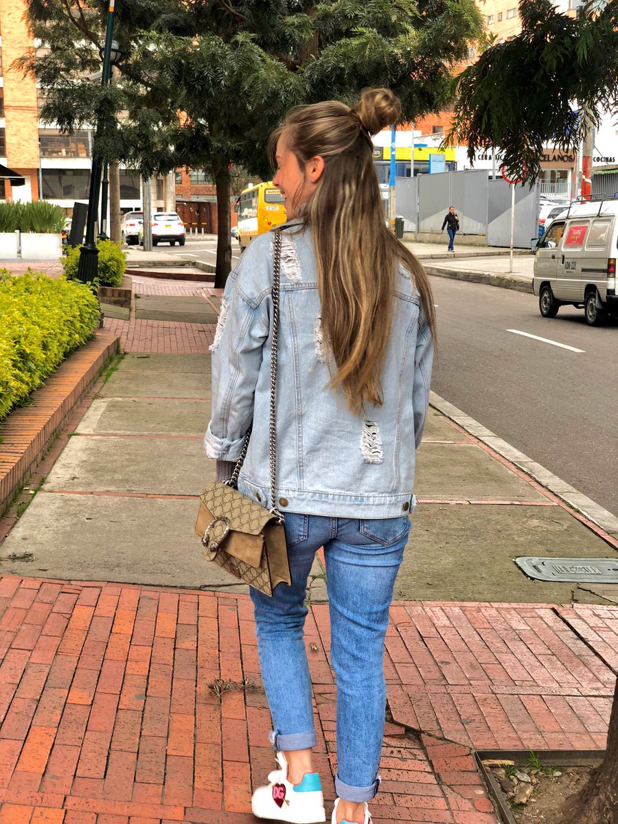 izbellap's tweet photo. camina por la vida siempre feliz https://t.co/B3VrnZTjOz