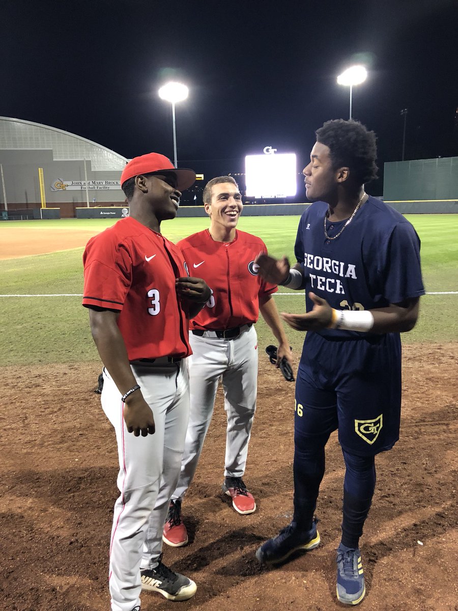 coach_Vic22's tweet photo. When you witness 2 anomalies at the same time. https://t.co/7QUZgXMApX