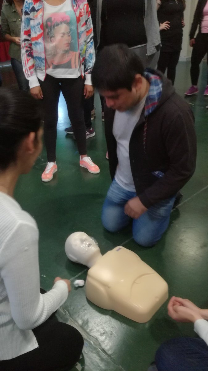 SITRAED_MADRYN's tweet photo. Más de cien docentes, integrantes del tercer grup, concluyeron este fin de semana la Capacitación de Primeros Auxilios y RCP abocado al ámbito escolar https://t.co/bPOKZ2sPIG