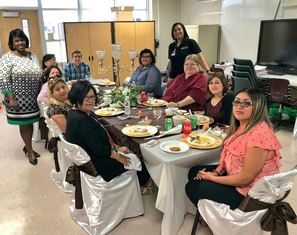 JeanaMAdams's tweet photo. What a wonderful opportunity to celebrate @rubyreedacademy incredible administrative assistants: Y. Salinas, A. Suarez,  Q. Ferrel,  A. Garrison,  C. Leso,  M. Crossland,  G. Gutierrez,  K. Gomez
#HappyAdministrativeProfessionalsDay 
#wearereed https://t.co/DqbjqkeIX4