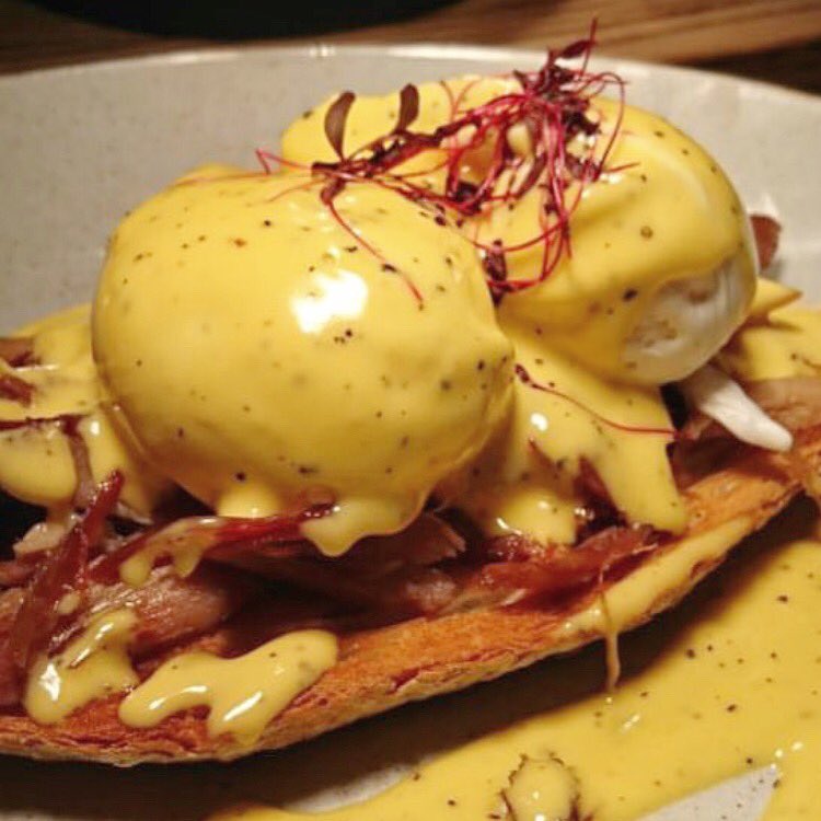 We’ve pimped up one of your favourite brunch dishes by using our slowly cooked ham hock... the results; amazing!! 

*Come and try it yourself*

#hale #altrincham #manchester #cheshire #breakfast #brunch #eggsbenedict #eggsbenny #perfectlypoached #eggs #deli #cafe #thursday