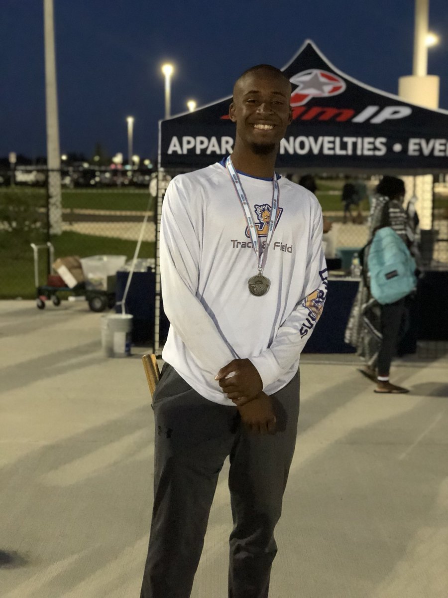 CoachWash_JHS's tweet photo. Congrats to @D_Hollins15 @nikoduff2x @_digit25 (regional champ - 300m hurdles) @Ahmarean05 (regional champ 100m) , Rico , Tyson @_GB813_  , @joevon_turner for qualifying tonight for @FHSAA State Track &amp; Field Championships. 👏🏾👏🏾👏🏾
#JboyFast💨 #BackAgain #ClankClank 🏅🏅🏅 https://t.co/3LBysosY7M