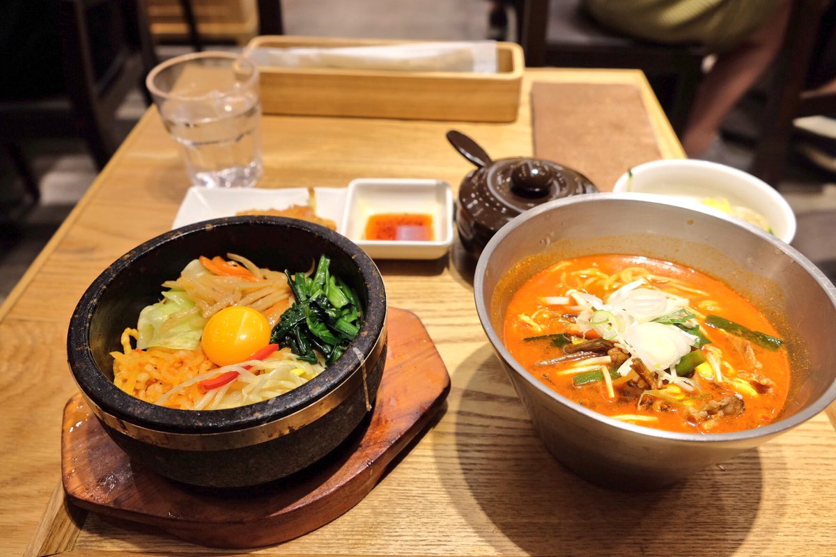 東京駅 グランスタ 石焼ビビンバのユッケジャンラーメンのセット どちらもあつあつ アチっと自分でも驚くほどのワイルドな声が出たりしてとにかく元気が出ます 来月からは冷麺フェアだそう T Co 49fspxzj4g