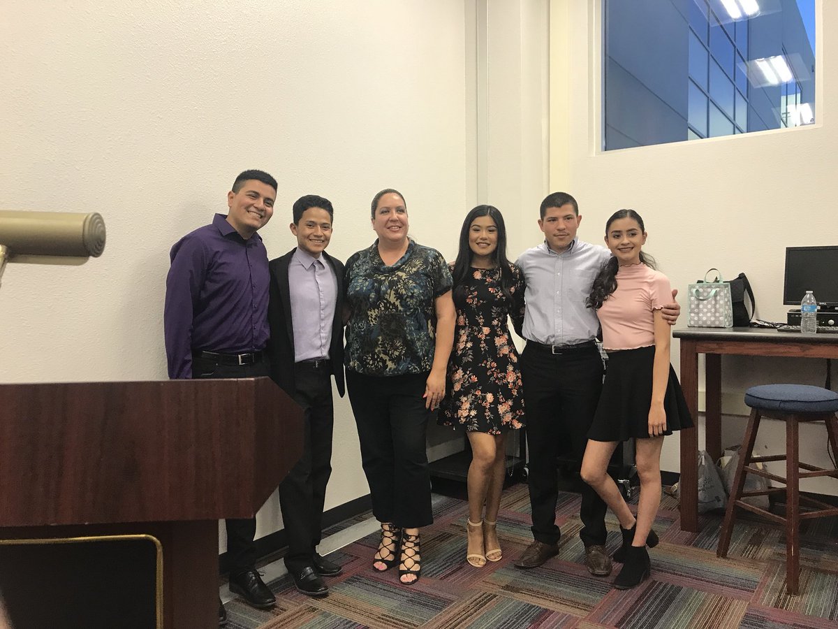 Great Induction Ceremony this evening as we welcomed the Eastlake AVID class of 2022! This year’s seniors were able to reunite with their middle school AVID teacher <a href="/MLedesma_EMS/">Mayra Ledesma</a>! #CollegeBound #TeamSISD