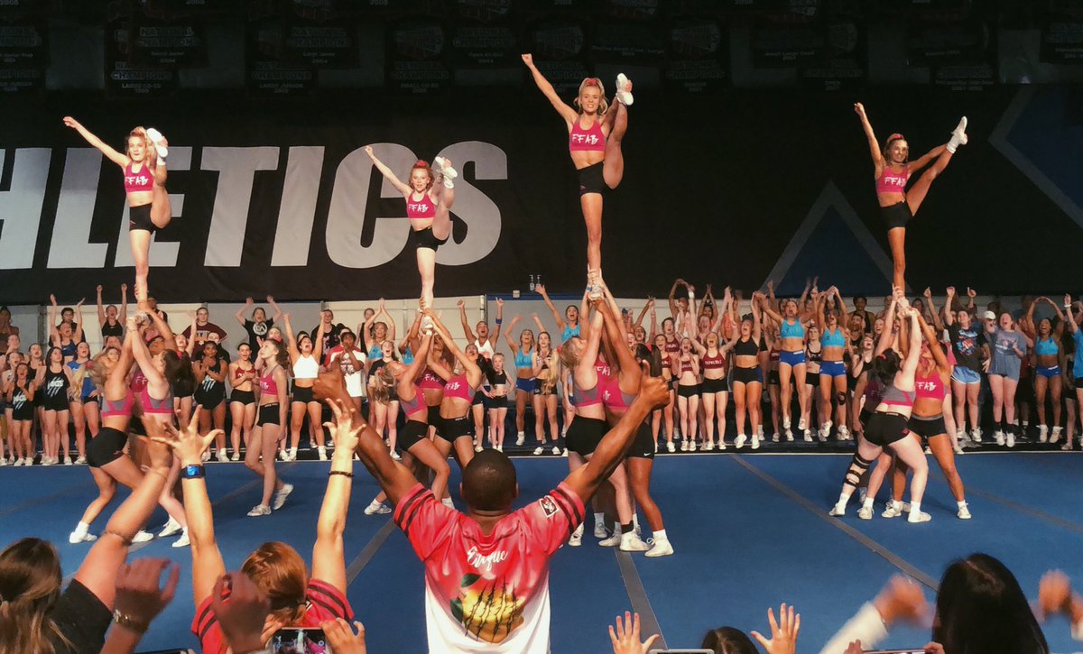 cacheerlove's tweet photo. I’m so obsessed with Fiercekatz and Swooshcats😻💙 https://t.co/JPW642MItB