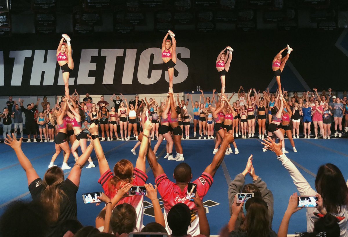 cacheerlove's tweet photo. I’m so obsessed with Fiercekatz and Swooshcats😻💙 https://t.co/JPW642MItB