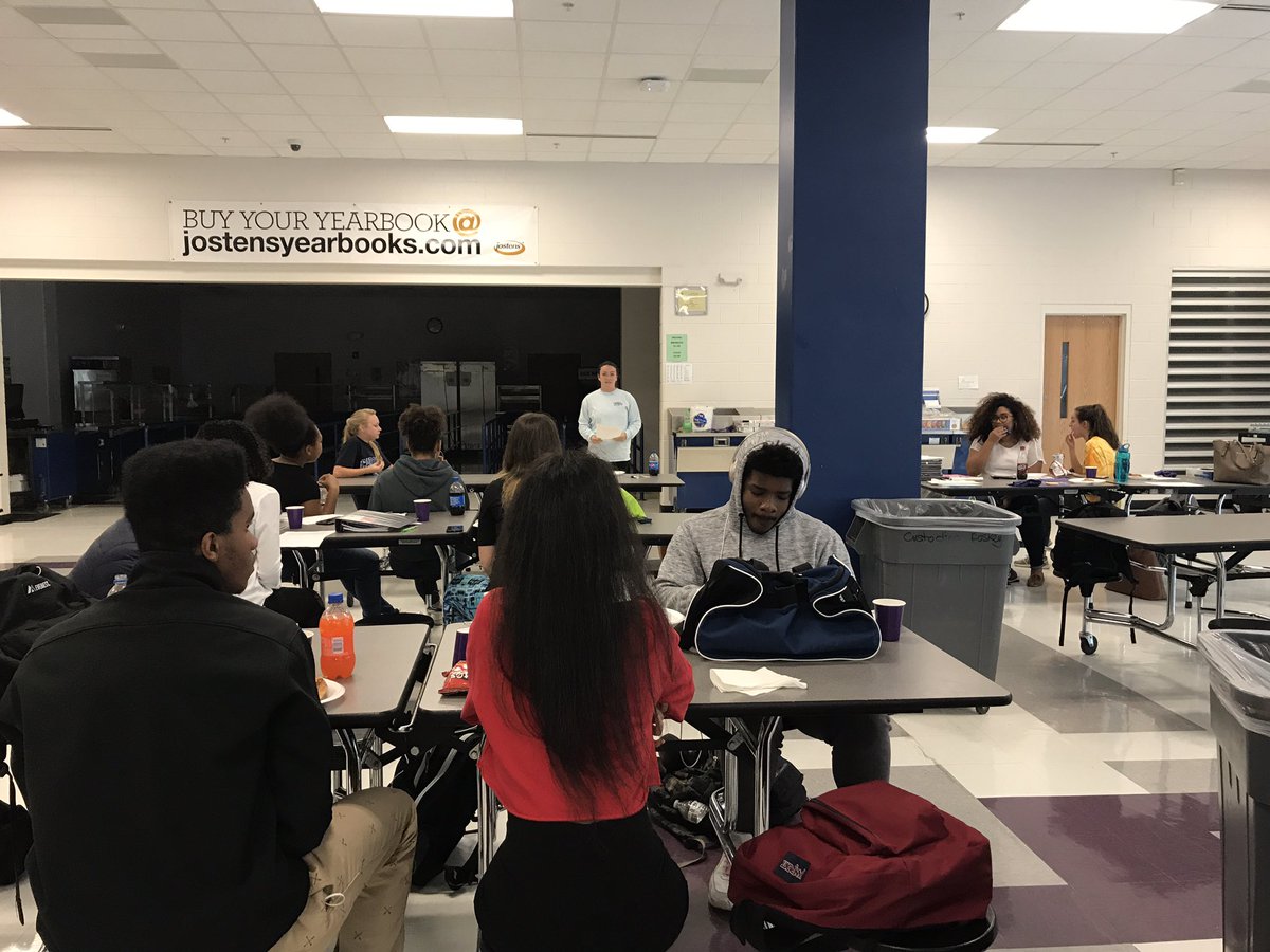 ewnths's tweet photo. Members gathered together to enjoy themselves at our End Of Year Celebration! We wish the best of luck to our candidates running for office for the 2018-2019 school year! https://t.co/BFipsIKDz7