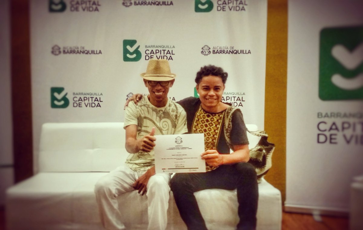 Hoy recibimos el reconocimiento como ganadores del #PortafolioDeEstímulos 2017 de @barranquillacpt, gracias al cual hicimos realidad el sueño de #ElCaminante 🎶🕴👞