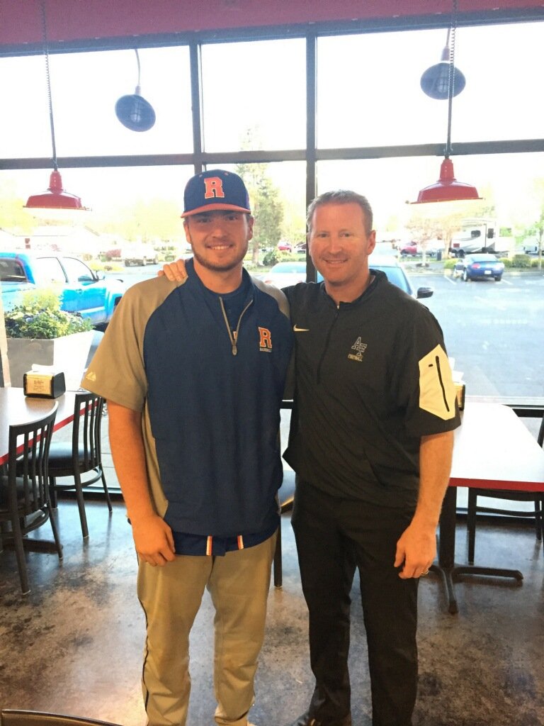 brockharrison44's tweet photo. Had an awesome time meeting and talking to @Coach_Thiessen from Air Force Academy tonight! Can't wait for future conversations. #LetsFly #BoltBrotherhood https://t.co/0G0P6A4lFr