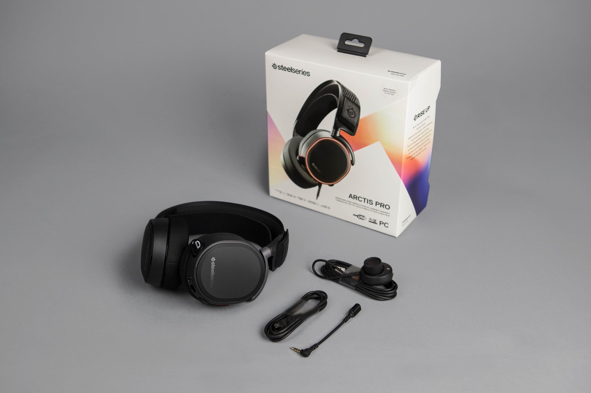 Steelseries Japan 5 10に Arctis Pro Gamedac と Arctis Pro Wireless の2製品が発売され Arctis Pro シリーズの3製品が全て国内発売となります 3月に発売された Gamedacが同梱しない Arctis Pro 単体モデルも