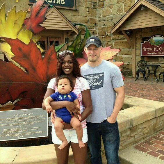 interracialll's tweet photo. I hope you find someone who knows how to love you when you are sad. Join https://t.co/V20TRsm0d4 now! #mixed#swirl#dating#romance#wmbw#bwwm https://t.co/u134z7Sjre