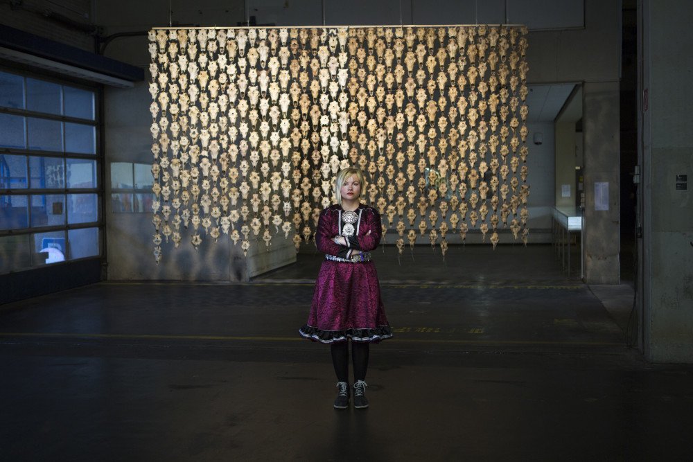 Nasjonalmuseet kjøper politisk verk av den samiske kunstneren Máret Ánne Sara mynewsdesk.com/no/nasjonalmus…