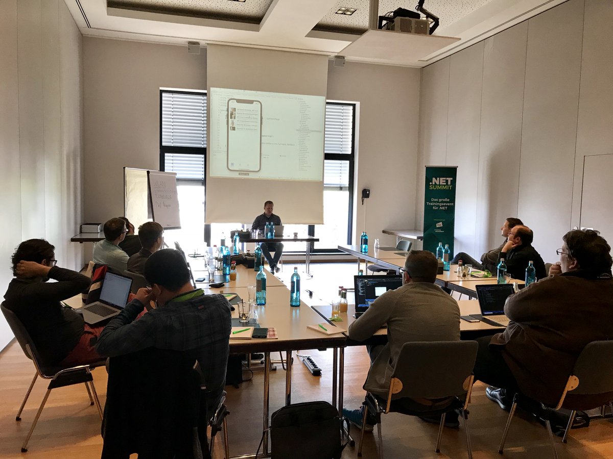dotNETSummit's tweet image. Weiter geht's mit der Session "Cross-Plattform-Apps mit #Xamarin.Forms entwickeln" von @JoergNeumann