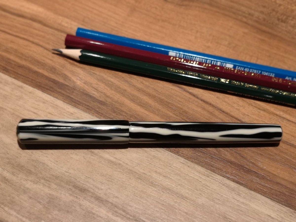 いんくはのみもの در توییتر というのも先程の鉛筆はこのため 鉛筆補助軸 ミミック でございます ああー アセチの手触りが心地良いよう 文房具 エクステンダー 五十音 ミミック 開封の儀