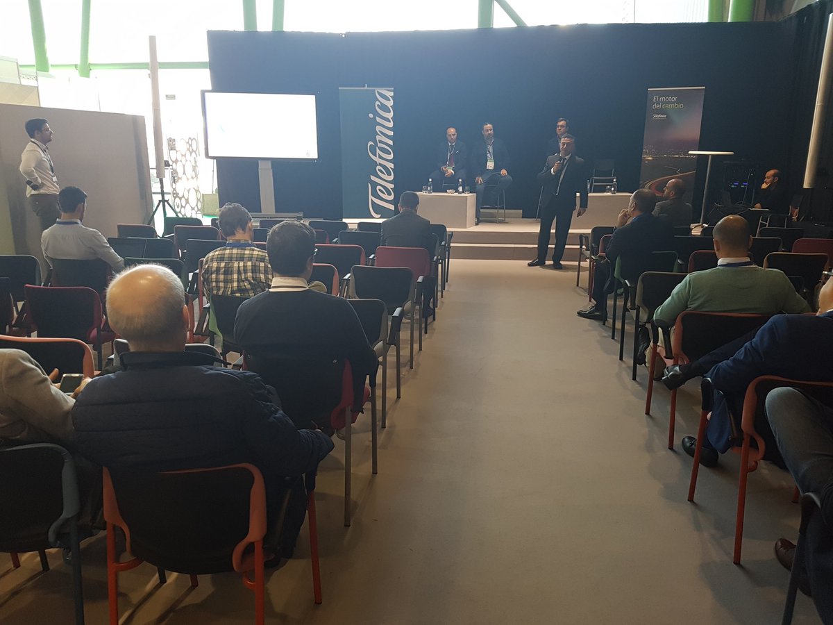 IcSmartcity's tweet photo. Completan el primer turno del #elevatorpitch del @forogreencities las presentaciones del proyecto #smartalba sobre verticales de gestiรณn de #Almendralejo y #Badajoz por parte de @Telefonica y #warpcom https://t.co/8nJNdiEDUC