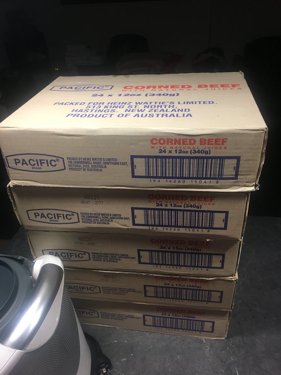 Ronzy_rams76's tweet photo. Damn, when your aunty and cousin drop off our bit from the family funeral...this doesnโt include the 5 tegal chicken boxes lol I โค๏ธ my Samoan culture ๐๐ #Nofreezerspacetho #Spreadthelove #Samoanproblems @_criddledeez https://t.co/YcwHZ2okHu
