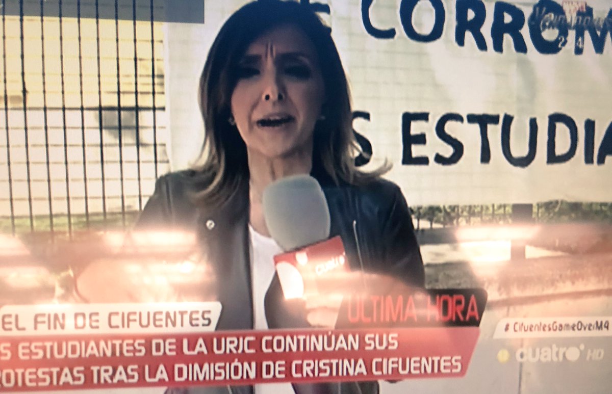 ReporCursoAPM's tweet photo. Te da miedo ponerte delante de una cámara 🎥 y te aterroriza el momento que te digan “tienes un directo”?Nuestra profesora de técnicas de directo @desihdzleon tiene miles a las https://t.co/ixn9vfFhwO puedes ver en las Mañanas de cuatro todos los días y ella te enseñará https://t.co/VANz5kpNrB