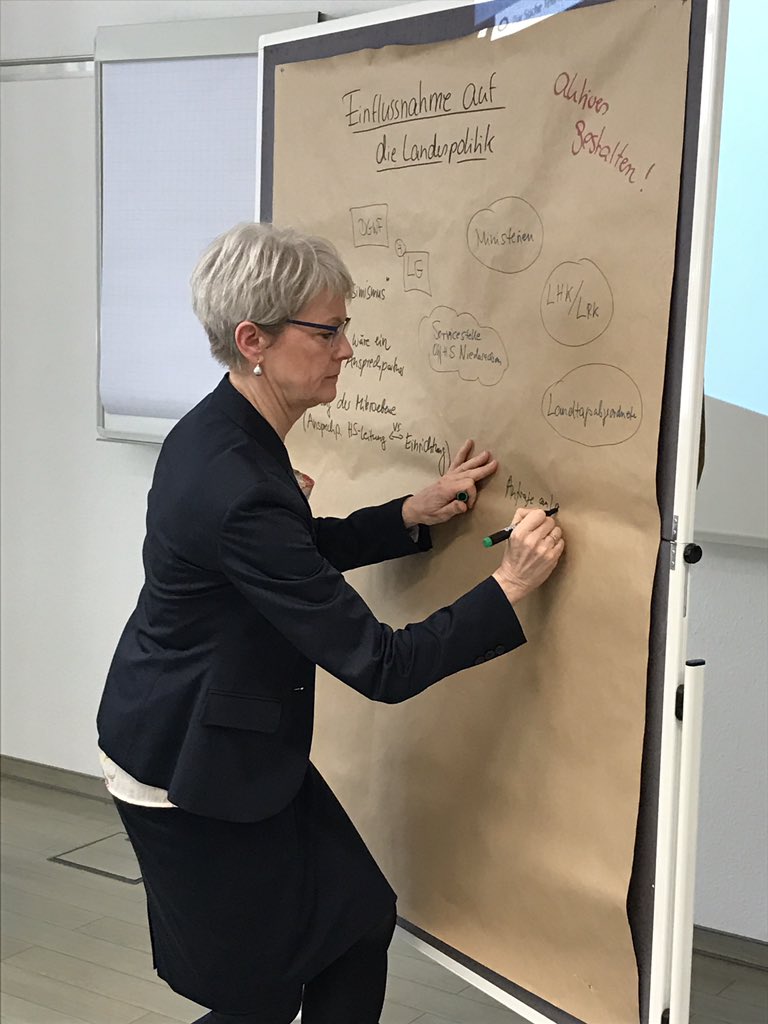 ra_gessler's tweet photo. @AGE_Sprecherrat Dr. Christine Bauhofer, Sprecherin der AG-E, hält die ersten facts zu "Möglichkeiten der Einflussnahme auf die Landespolitik" fest.. https://t.co/INNb46qd4G