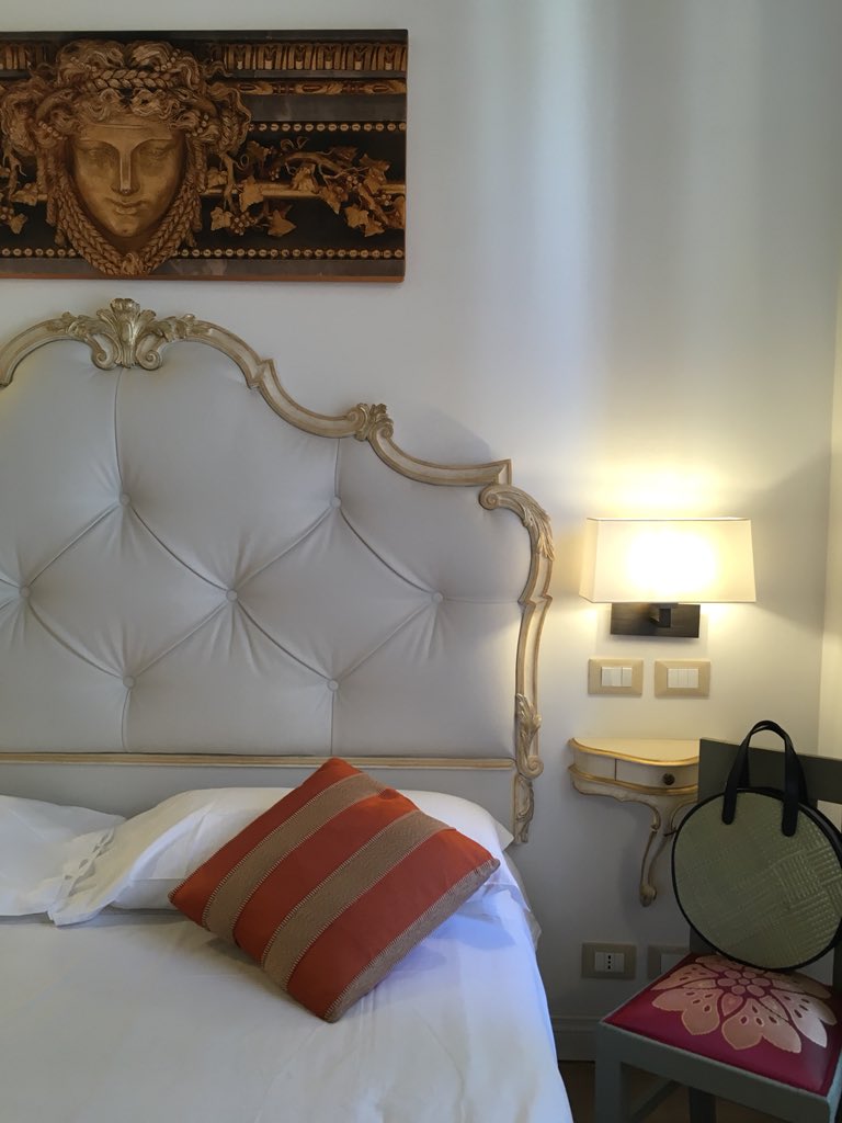 AbreLinea's tweet image. Our #bulan bag says Ciao, Roma😊