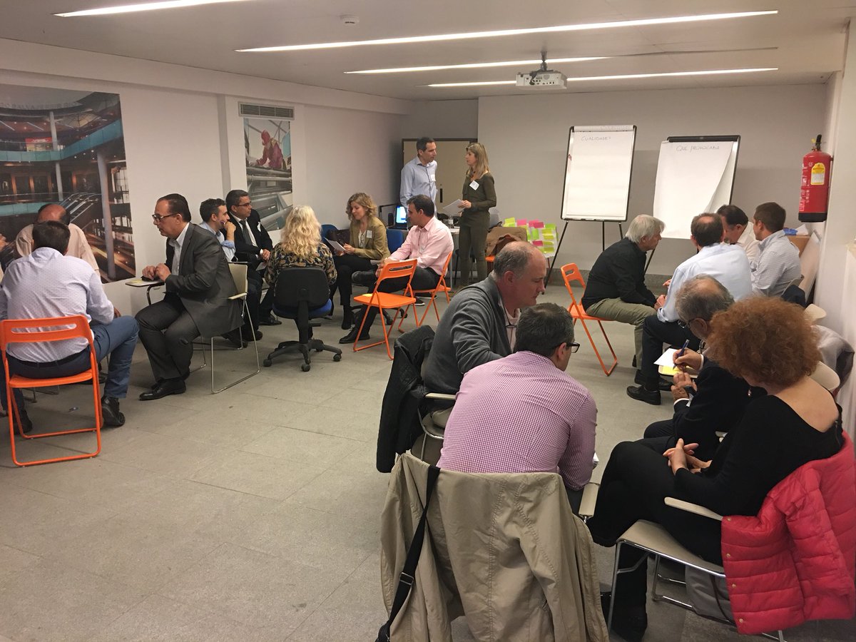 FAIN_ES's tweet photo. Mañana de aprendizaje conjunto! Nuestros comerciales con los Administradores de Fincas en curso sobre habilidades neurolinguisticas #teenlab https://t.co/XtWqEb7xsl