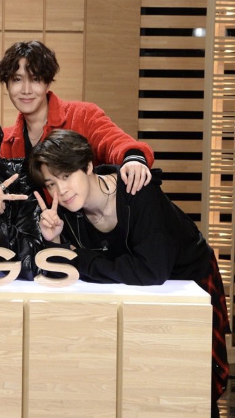 コ 胸元のあいた服着て写真撮るときわざと胸が見えるか見えないかギリギリのラインで男を興奮させていろんな男を虜にしちゃうど天然ビッチっているじゃん まさにジミンちゃんじゃん T Co Q9kvct7hwq Twitter