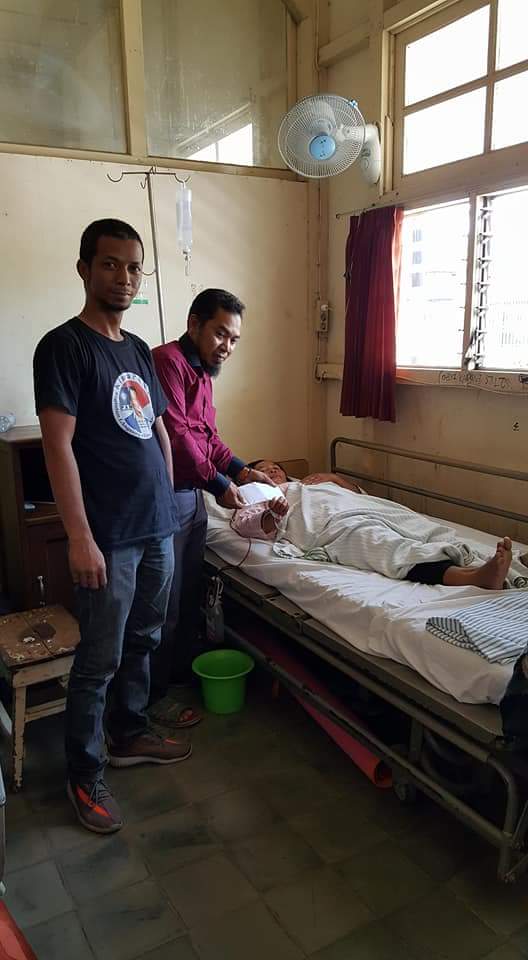 andriPAN86's tweet photo. Alhamdulillah setelah berapa hari di rawat di RS VINCENT SINGKAWANG untuk melakukan OPERASI,Ibu WAHIDAH udah mendingan & sekarang akan di antar pulang oleh Tim KlayaPAN yang di bina oleh bang @GunturPmk .@ZUL_Hasan @eddy_soeparno
#TimKlayaPAN https://t.co/fVFUrGxsHh