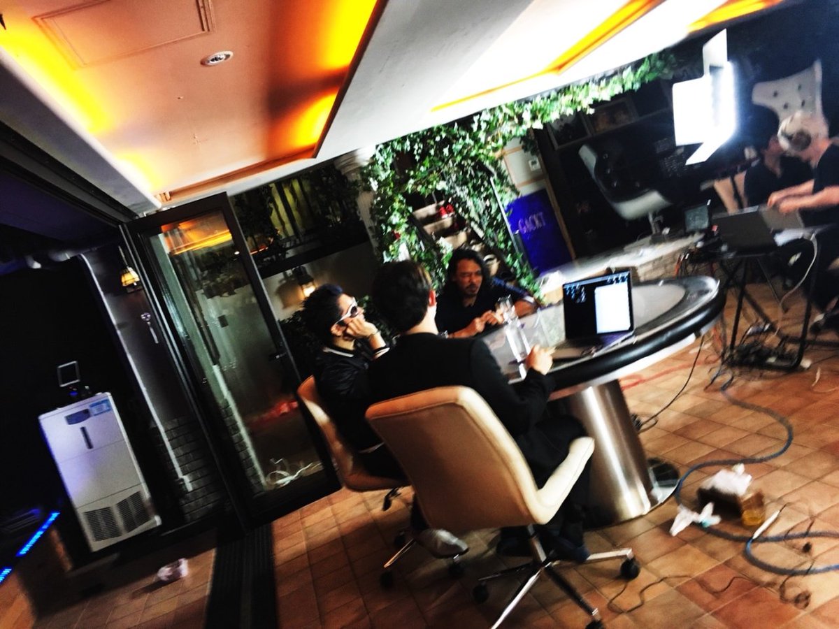 Dear Lovers Gacktさんline更新 久しぶりのニコ生の撮影 髪を短く切って超スッキリ T Co Klpfgiteru Gackt 久々の黒髪短髪