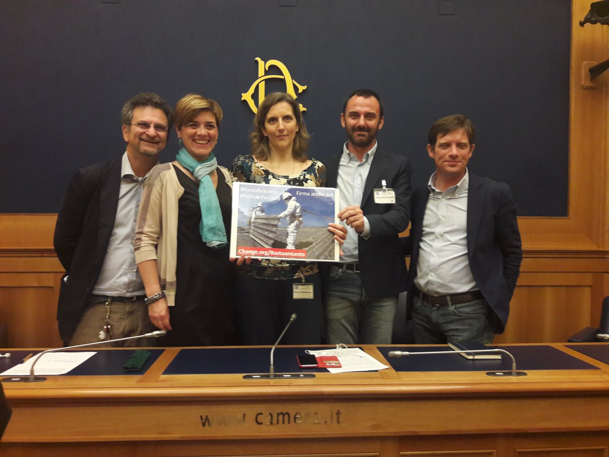 Torniamo a incentivare chi bonifica tetti e passa al fotovoltaico. È quello che chiede  la petizione #BastaAmianto <a href="/minambienteIT/">minambienteIT</a> e <a href="/MinSviluppo/">MinSviluppo</a> . Tutti possono contribuire su Change.org/bastaamianto