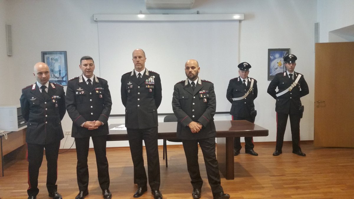 TgrRaiTrentino's tweet photo. #Furti in casa. Arrestate dai #carabinieri della Compagnia di Riva del #Garda 3 donne colte in flagranza di reato. Stavano portando via gioielli dalla casa di un'86enne di #Vigo #Lomaso, ignara di tutto perché intenta a curare l'orto. https://t.co/ZReRTU9f7h
