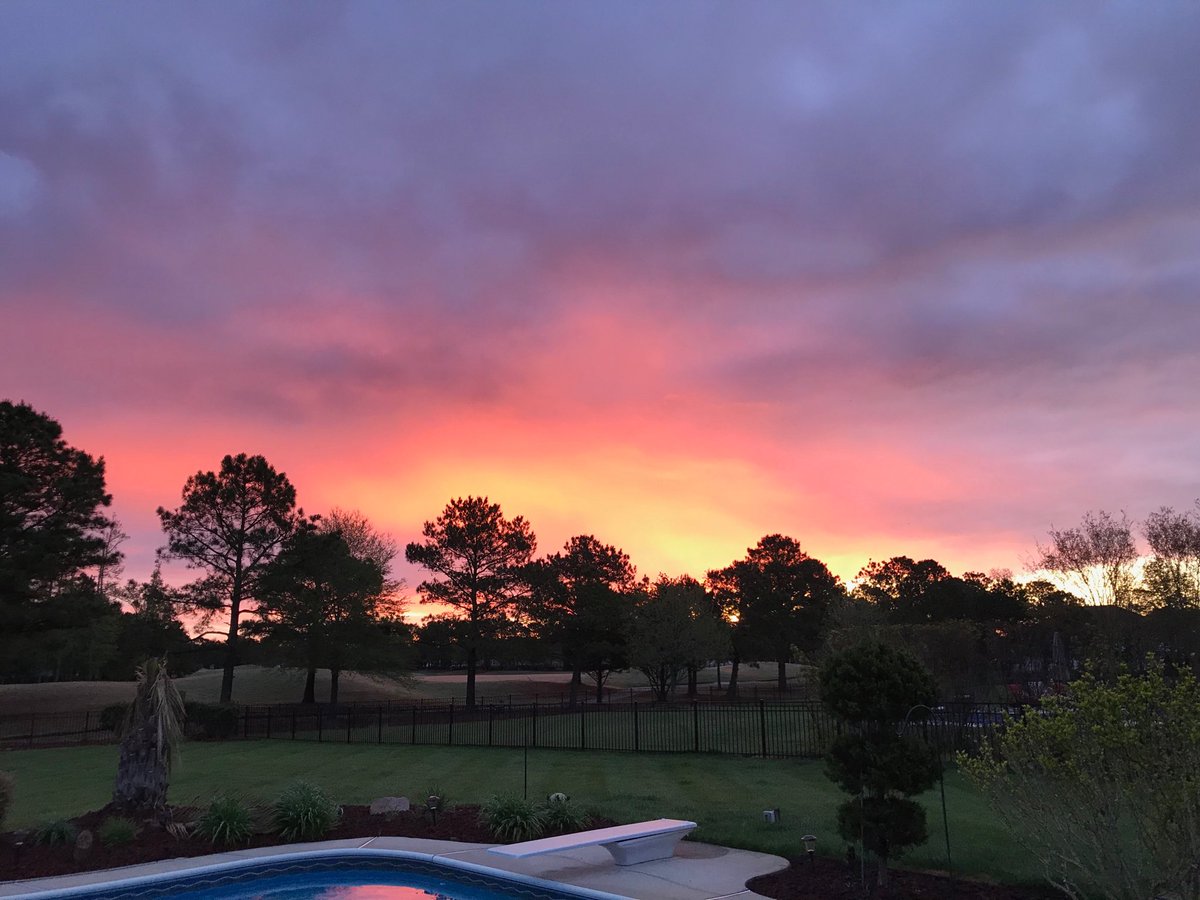 EdnaKolov's tweet photo. Glorious sunrise in Virginia Beach! https://t.co/B6v80GtFnS
