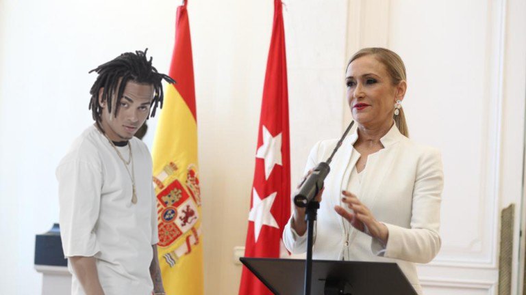 -Criminal, cri criminal, tu máster tu olay baby muy criminal...