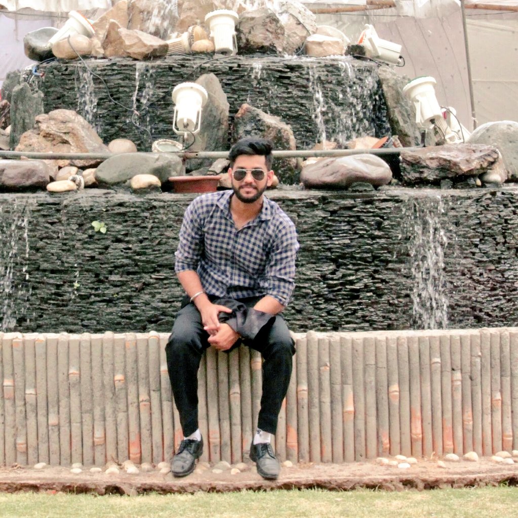 imnaqeeb's tweet photo. #NewProfilePic https://t.co/bdHXOw4N3e