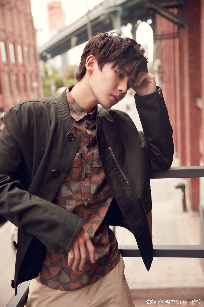 heyraaraa's tweet photo. Hou Minghao Neo's official studio weibo update today 180426 侯明昊Neo工作室 二十岁少年
是执着寻求答案的探秘者
静默坚定，灵动天真 (so handsome) #minghaoneo #minghao #houminghao #neohooo #neominghao #侯明昊 #neo https://t.co/kOU799EIRk